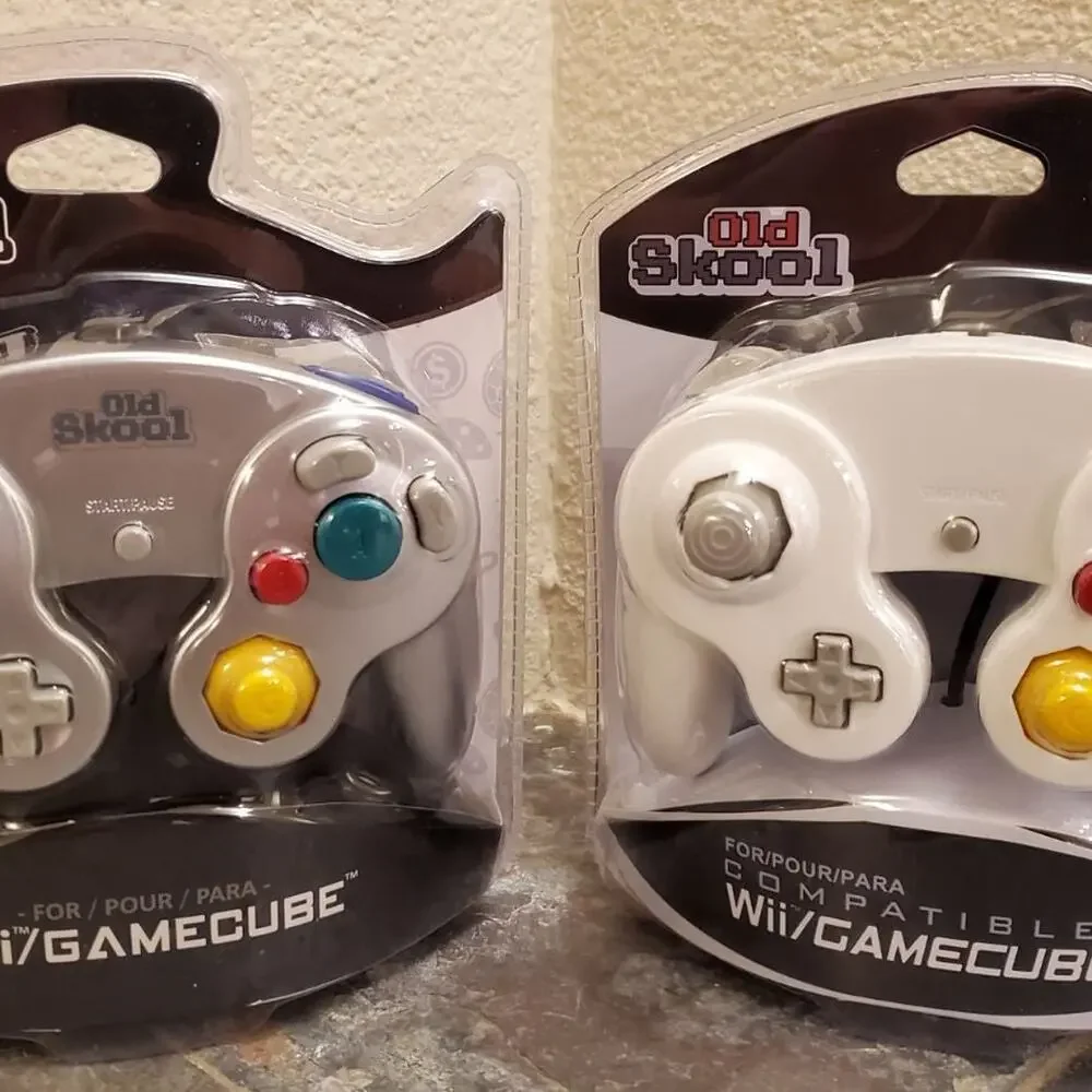 2 Gamecube Controllers - Silver & White (NEW) - Nintendo - Old Skool
